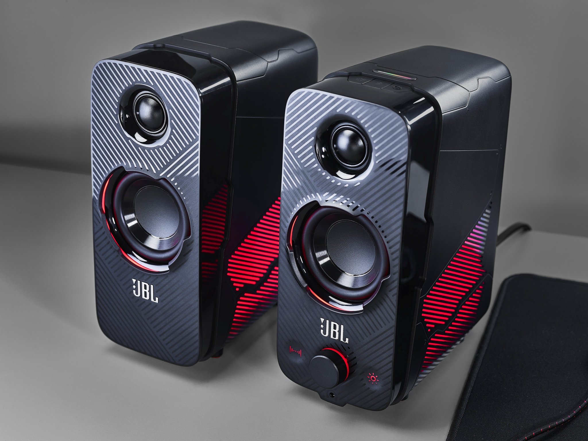 Loa JBL Quantum Duo 2.0 LED RGB cho bạn thưởng thức âm thanh tuyệt vời